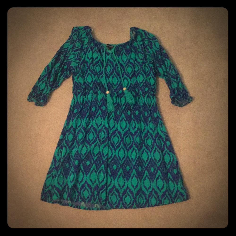 This is a girls sequin hearts size 8 dress